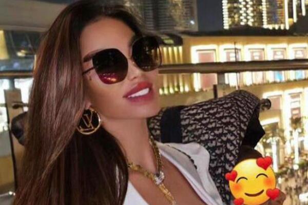 KAD VIDITE ŠTA SORAJA IMA NA NEDRIMA PAŠĆE VAM VILICA: Od ovog prizora PRITISAK SKAČE, kakva je ovo ZMIJURINA