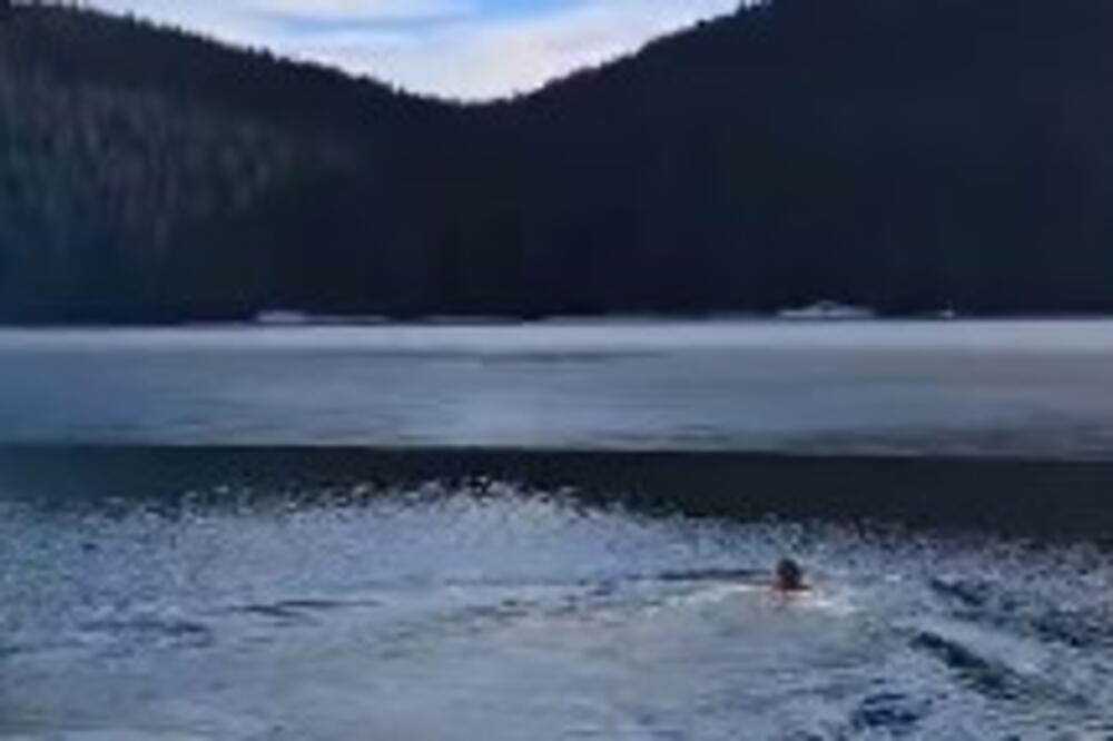 LJUDI MOJI, ŠTA JE OVO U MORU? Crnogorci se HVATAJU ZA GLAVU, ali odmah su našli DEŽURNE KRVICE, HIT! (VIDEO)