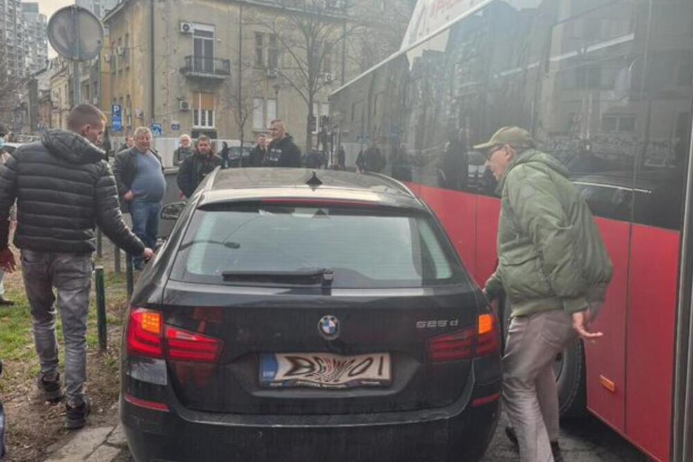 ZBOG BAHATOG VOZAČA KOLAPS U ZEMUNU: Formirala se kolona, DA LI JE REALNO? (FOTO)