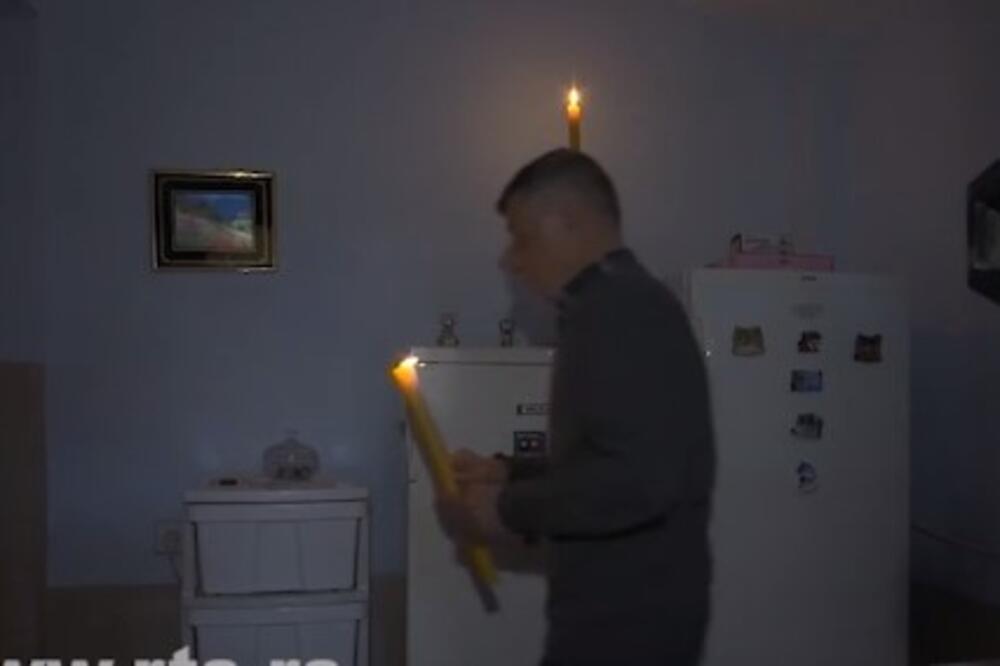 MITIĆI IZ NIŠA 5. NOVU GODINU DOČEKALI U MRAKU: Struja im ISKLJUČENA zbog DUGA, a sada ne mogu da DOKAŽU VLASNIŠTVO