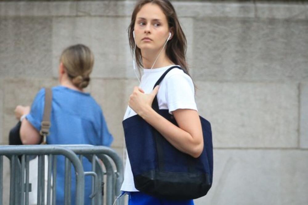 KO JE MISTERIOZNA LEPOTICA KOJA JE POSLEDNJA PRIČALA SA EPSTAJNOM? Sutradan se OBESIO, a na nju je dao OGROMNU LOVU