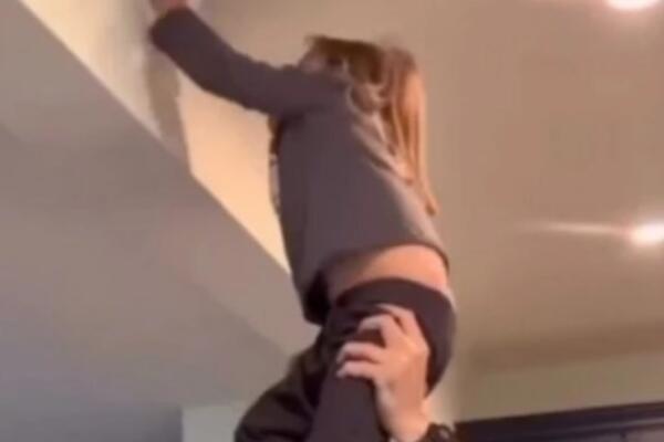 PODIGAO JE ĆERKU KAKO BI UHVATILA PAUKA, PA SE SVE OTELO KONTROLI: Počeo je da VRIŠTI čim je ŽENA KRENULA da ga...