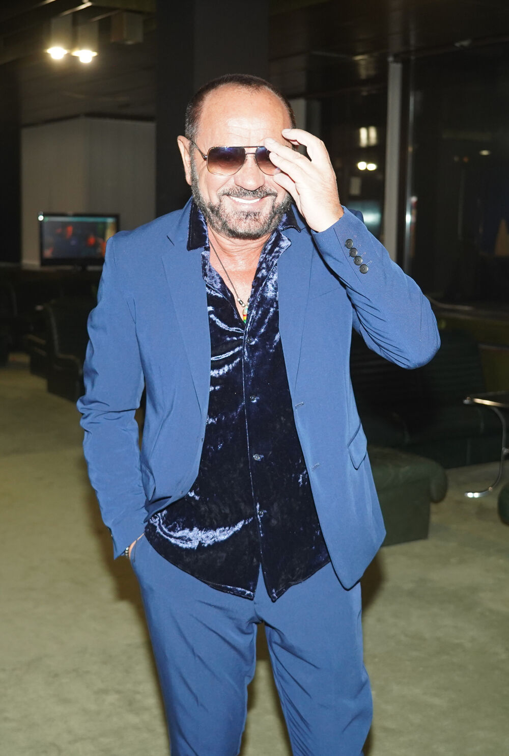 CELU JAVNOST I ESTRADU LAGAO KAKO SE ZOVE? Osvanula LIČNA KARTA folkera iz 1980., nacija na aparatima