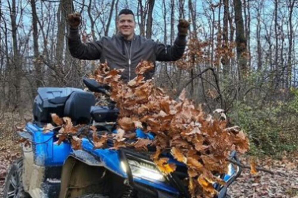 ISPRAĆEN KAKO OBIČAJI NALAŽU! SLOBA RADANOVIĆ U 5h UJUTRU IŠAO U ŠUMU PO BADNJAK: Folker je pravi DOMAĆIN