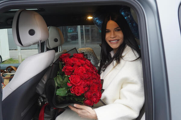 DEJANA ŽIVKOVIĆ IZAŠLA IZ PORODILIŠTA: Manekenka izgleda kao da se nije PORODILA, tata presrećan