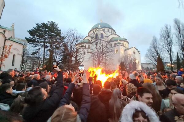 ISPRED HRAMA SVETOG SAVE VELIČANSTVENA SCENA: Srbi složniji nego ikad, prizor za PAMĆENJE (FOTO)