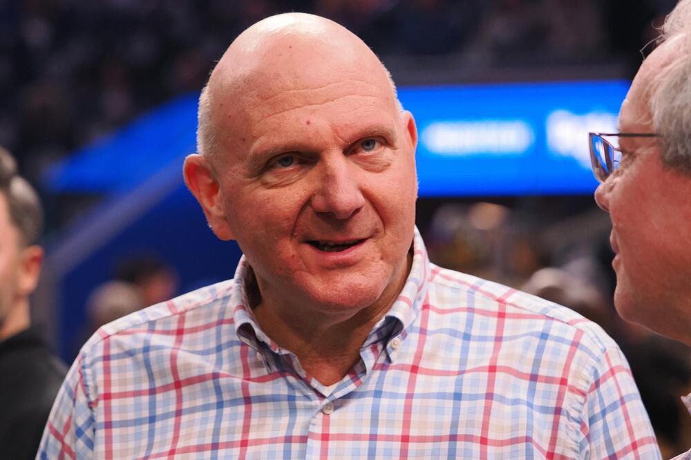 OVAJ ČOVEK NE RADI NIŠTA A NA RAČUN MU LEŽE MILIJARDA GODIŠNJE: Uz ovu CAKU pare bukvalno PADAJU S NEBA ZANEMEĆETE