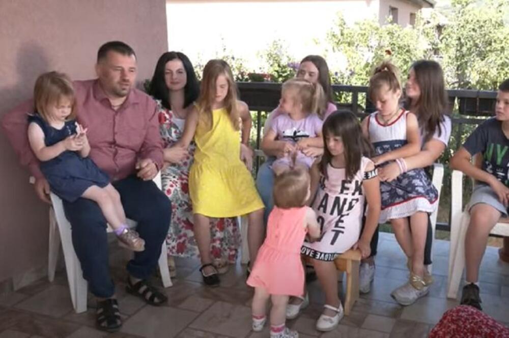 OVO JE NAJBOGATIJA SRPSKA PORODICA SA KOSOVA: Članovi jedva da se mogu IZBROJATI, a svi kad ih posete URADE JEDNO