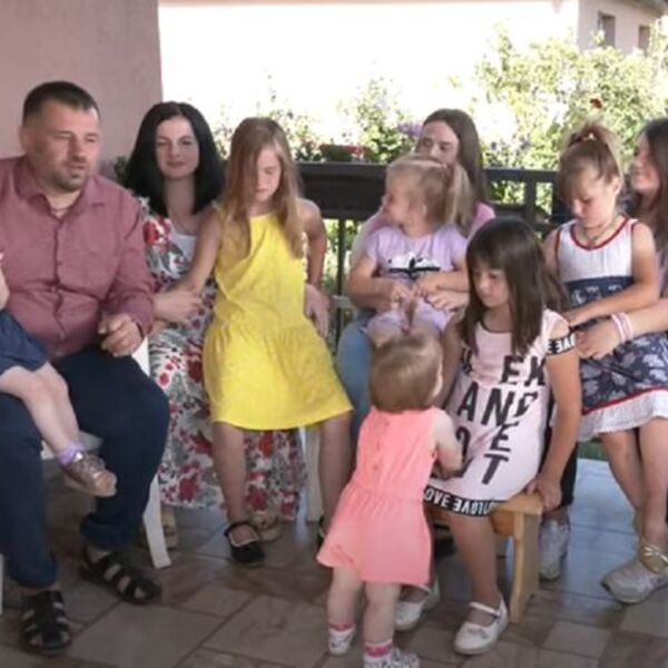 OVO JE NAJBOGATIJA SRPSKA PORODICA SA KOSOVA: Članovi jedva da se mogu IZBROJATI, a svi kad ih posete URADE JEDNO