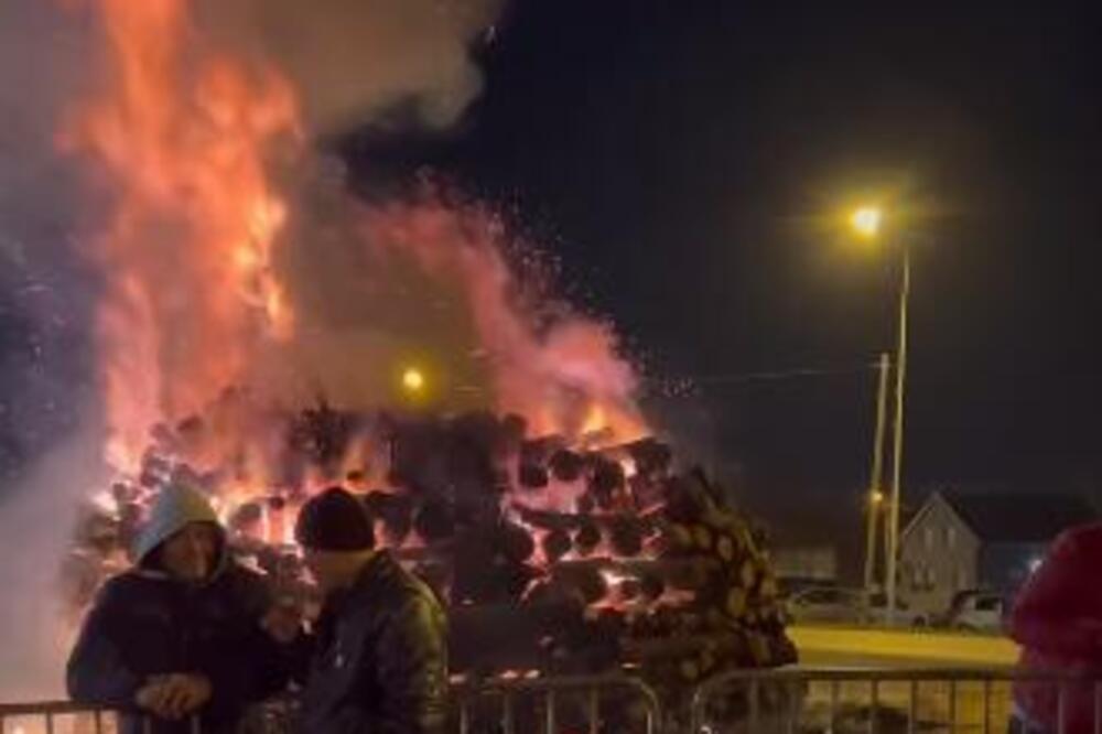 OVAJ BADNJAK JE U TRCI ZA NAJVEĆI U SRBIJI: Plamen dosegao 5 METARA, a tek da čujete koliko METARA DRVA je kupljeno