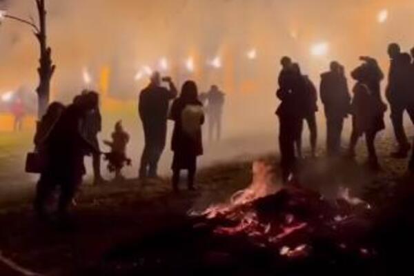 OVAKO SRBI SLAVE BADNJE VEČE ŠIROM ZEMLJE: Prizori za ponos i diku, NE ZNA SE GDE JE LEPŠE (VIDEO)