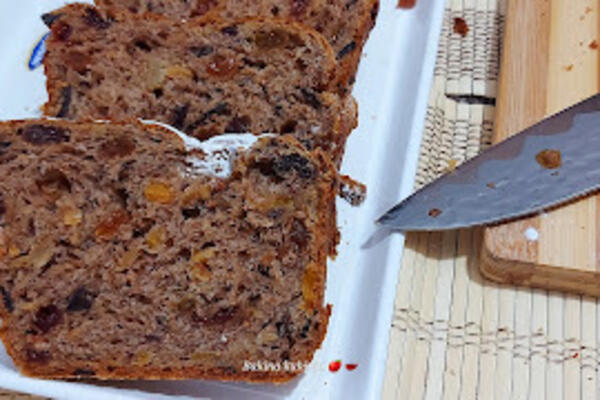 OVAJ KOLAČ SA SUVIM VOĆEM MNOGE SRPKINJE SLUŽE POSLE ČESNICE: Brzo se pravi, a NIJE težak za VARENJE