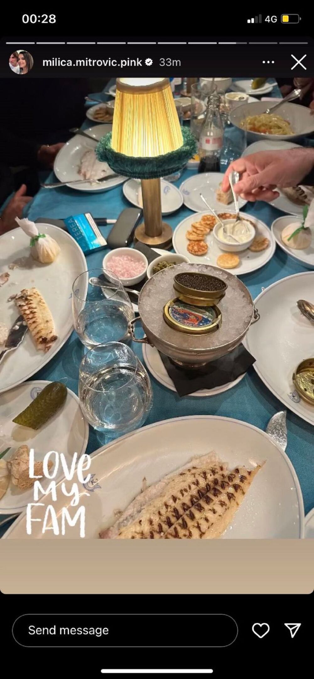 Ovako porodica Mitrović slavi Božić