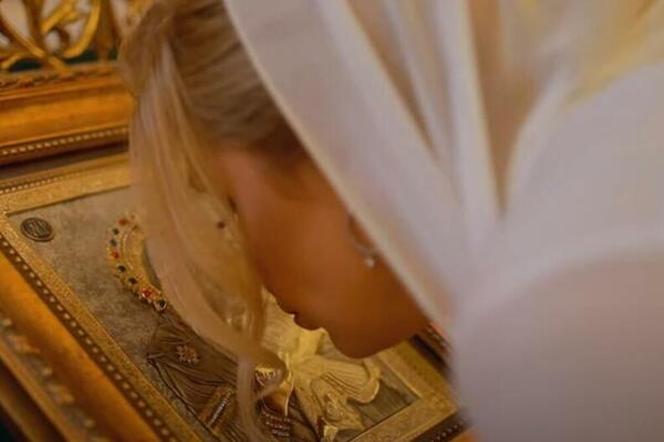 NAJRADOSNIJI HRIŠĆANSKI PRAZNIK U NJOJ BUDI VELIKU TUGU: Pevačica otvorila dušu: "Kao vernik znam da NIJE KRAJ"