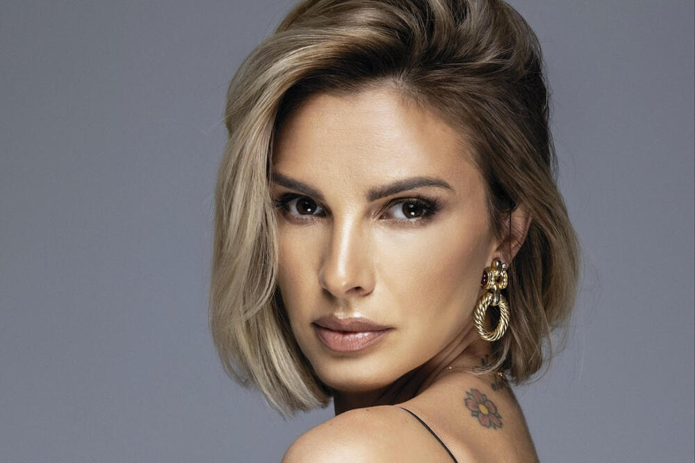 MARINA TADIĆ PROGOVORILA ZA ESPRESO! PEVAČICA OTKRILA KAKO SE BOŽIĆ PROSLAVLJA U NJENOM DOMU: Pomenula i KOLEGINICE