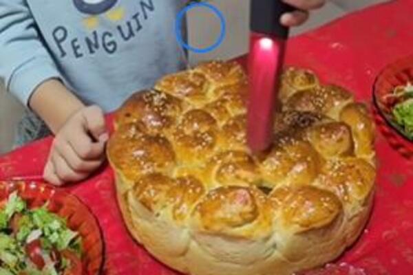 NAŠAO PARU U ČESNICI NA NAJLUĐU FORU, LJUDI MU UMIRU OD SMEHA: Ovo se nikad NIKO NIJE SETIO, URNEBESNO (VIDEO)