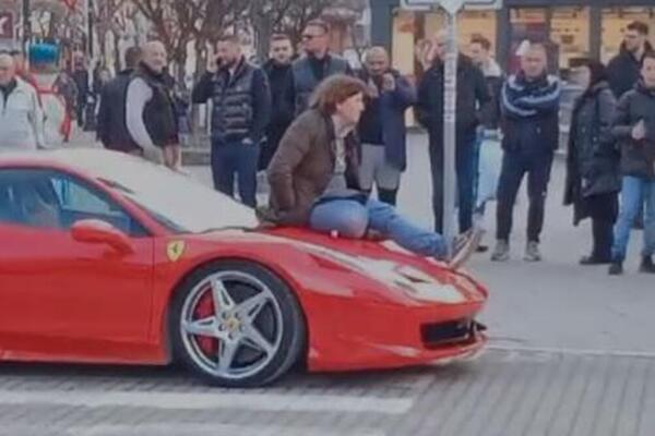 PARKIRAO "FERARI" NASRED ULICE, A ONDA JE USLEDILA NEVIĐENA SCENA: Žena prišla SKUPOCENOM vozilu, pa URADILA...