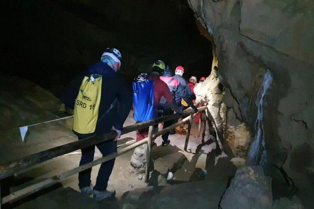 NAJNOVIJE INFORMACIJE O LJUDIMA KOJI SU ZAROBLJENI U PEĆINI U SLOVENIJI: Oglasili se spasioci