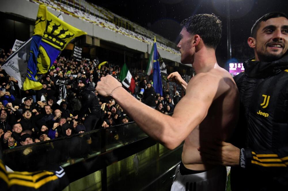 VLAHOVIĆA PITALI DA LI JUVENTUS MOŽE DA OSVOJI TITULU! Srbin dao jasan odgovor (VIDEO/FOTO)