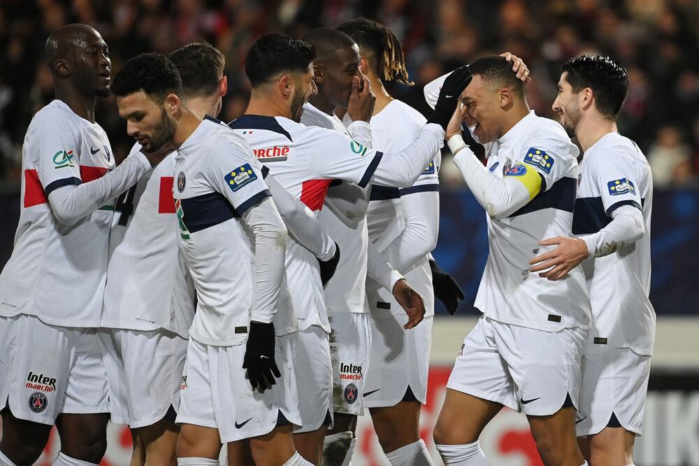 DEVET GOLOVA PSŽ-A U GOSTIMA PROTIV ŠESTOLIGAŠA! Het-trik Mbapea na ragbi stadionu (VIDEO)