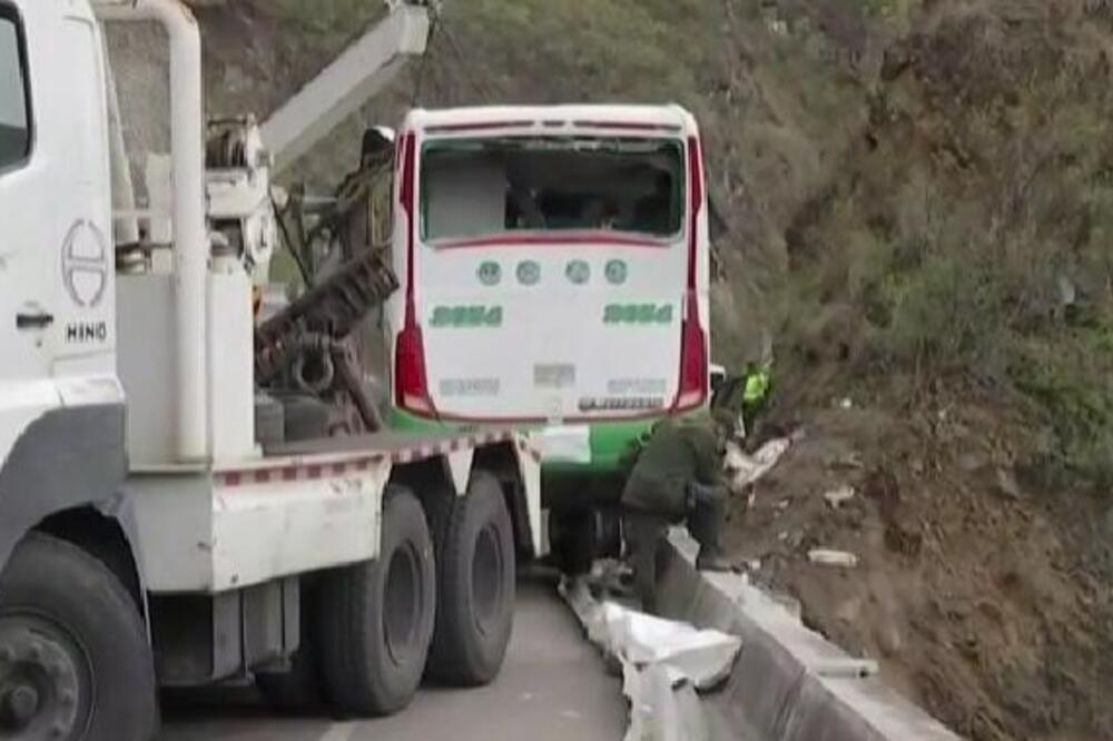 STRAVIČNA NESREĆA U BRAZILU: Najmanje 25 osoba POGINULO u sudaru autobusa i kamiona, prizori su JEZIVI (VIDEO)