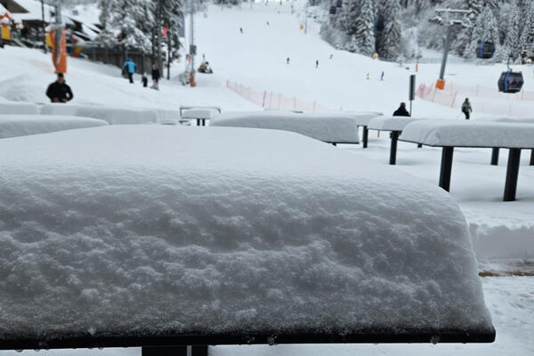 Zabeleo se komšiluk! Ove zemlje u regionu su već pod snegom - vejalo satima, temperatura otišla ispod 0! (FOTO)
