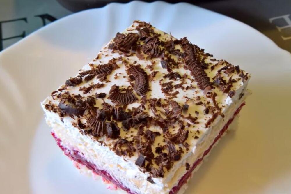 NAJKREMASTIJI SNEŽNI KOLAČ SA KOKOSOM OBOŽAVAĆE CELA PORODICA: Lagan i ukusan, prosto se topi u ustima - RECEPT