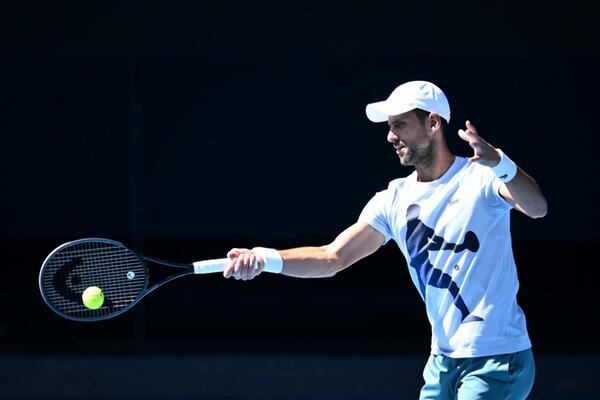 NIKO KAO NOVAK! Delirijum i ovacije navijača pred Đokovićev trening sa Zverevim (VIDEO)