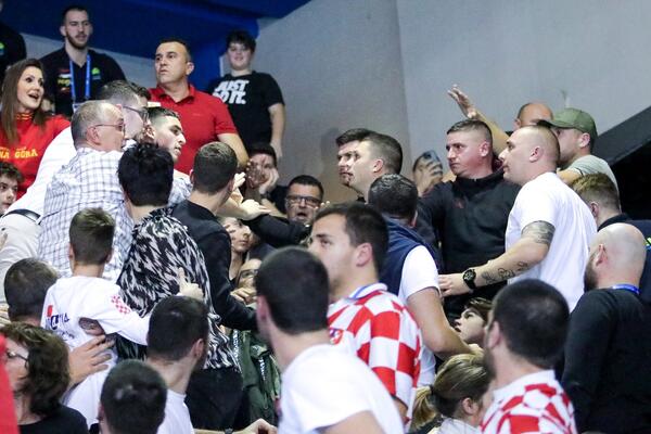 BILO JE BURNO U DERBIJU: Hrvati se naoštrili uz Tompsona pa nisu mogli da podnesu slavlje Crnogoraca! (FOTO)