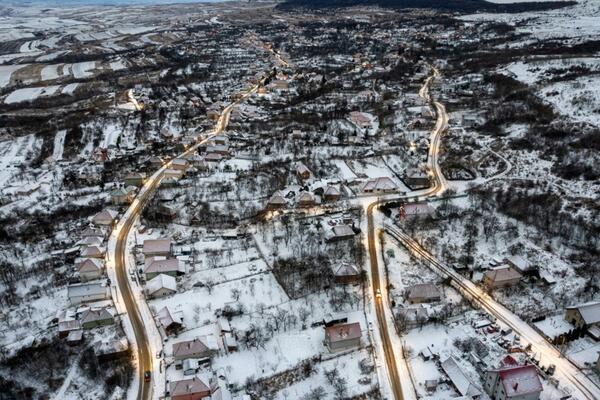 SNEŽNA MEĆAVA U RUMUNIJI: Železnički saobraćaj u Vranči u prekidu, najmanje 15 ljudi spaseno iz planinskih predela