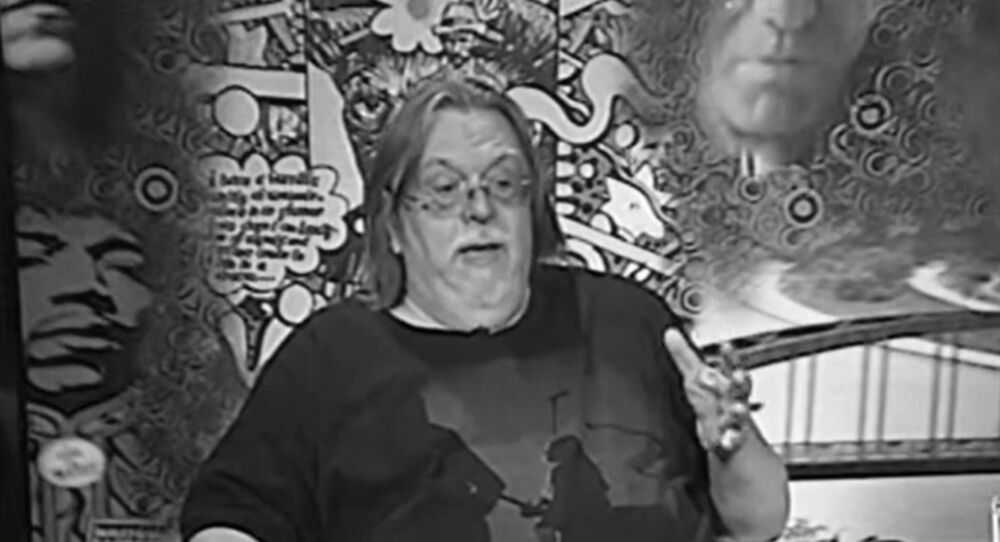 Robert je rođen 1949. u najstarijoj muzičkoj dinastiji Beograda