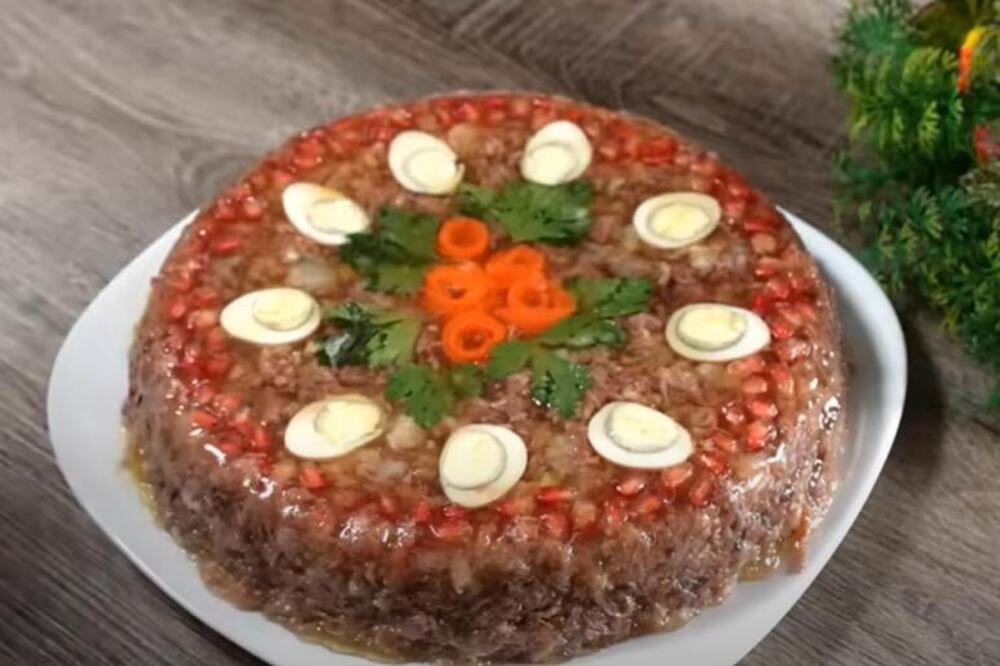 PIHTIJE TRADICIONALNI SRPSKI RECEPT BEZ ŽELATINA: Dodajte samo jedan SASTOJAK i vaši gosti će se RASPAMETITI (FOTO)