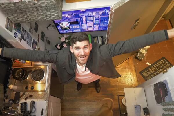 DEVOJKA ŽIVI U 7 KVADRATA I PLAĆA IH 650 EVRA: Stan joj nije tesan, ovde ima SVE što joj je potrebno (VIDEO)