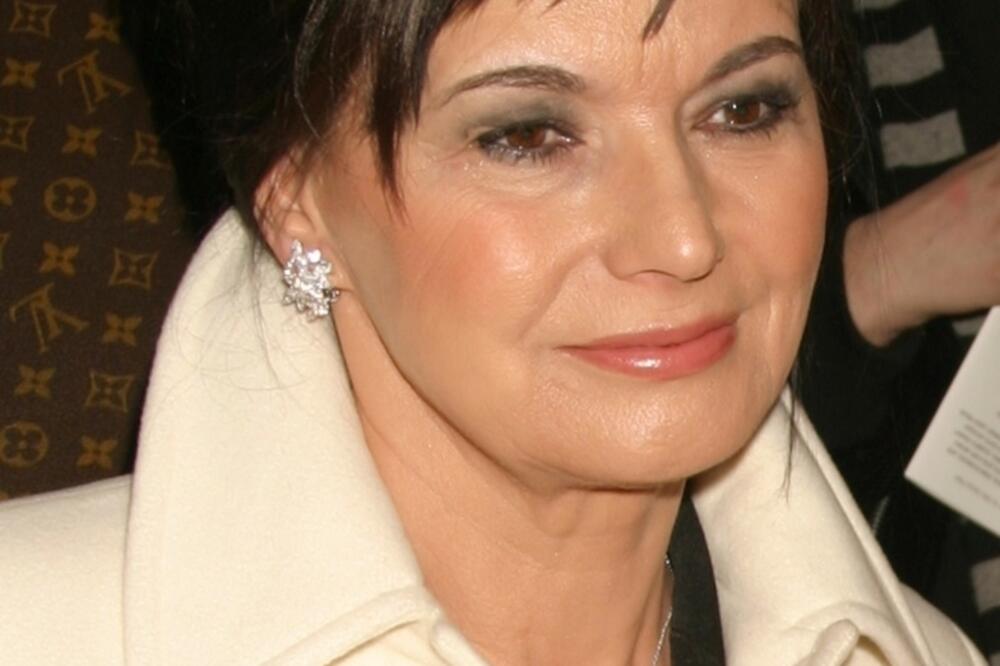 PREMINULA MAJKA MELANIJE TRAMP!