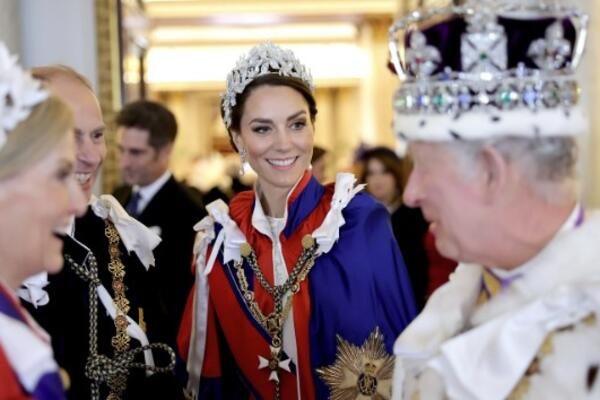 I U KRALJEVSKOJ LOZI IMA SMRTNIKA: Ona je NAJSIROMAŠNIJI član porodice, muž je čak 80 PUTA BOGATIJI OD nje!