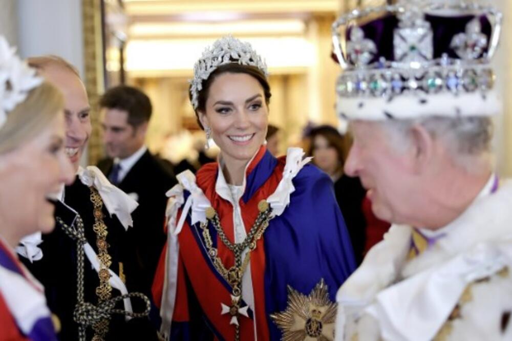 "NEŠTO JE POŠLO NAOPAKO, BRINU ME..": Čuveni doktor detaljno o operaciji Kejt Midlton, a evo šta je rekao za Čarlsa