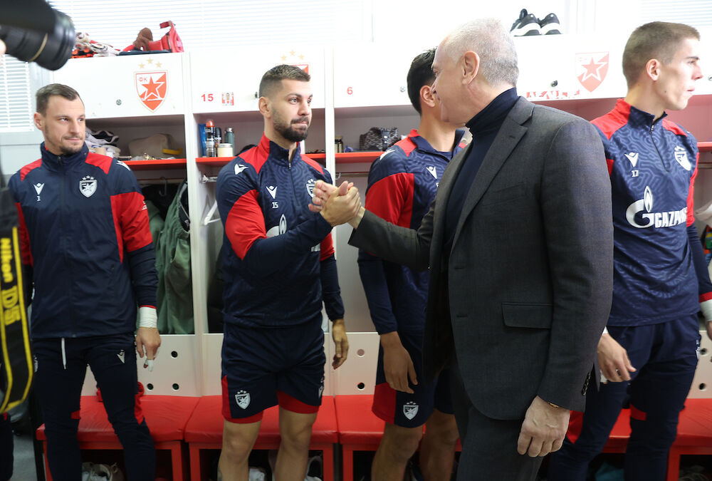 Aleksandar Dragović i generalni direktor Zvezdan Terzić na prozivci pred zimske pripreme Crvene zvezde