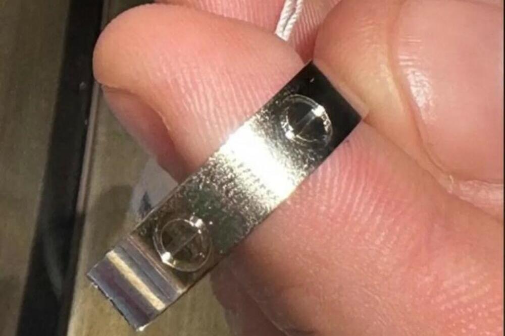 "U RADNJI KOŠTA 2.300 EVRA": Beograđanin OVDE IZGUBIO BURMU od belog zlata, pronalazaču nudi VREDNU NAGRADU (FOTO)