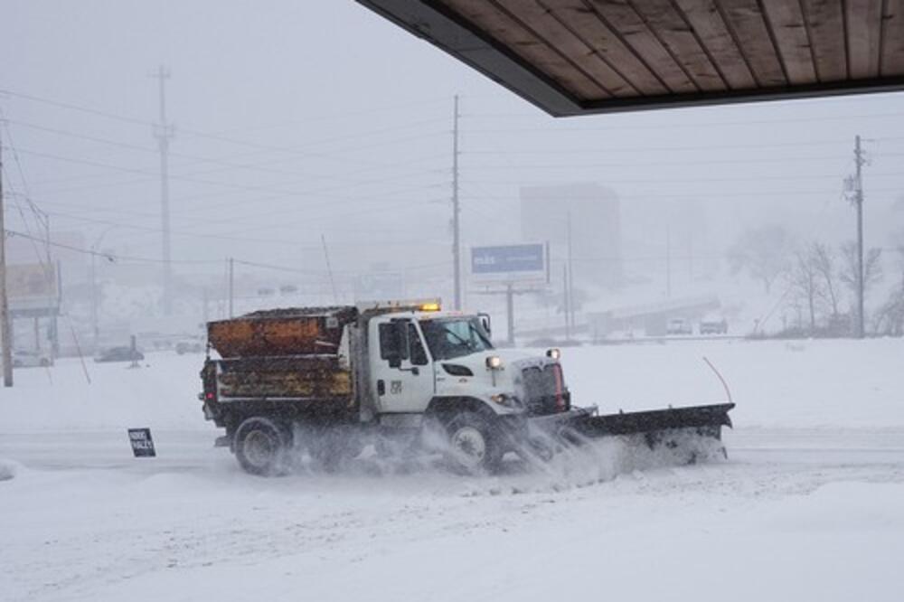 URAGANSKO NEVREME BESNI NAD ISTOČNOM OBALOM AMERIKE: Izdato upozorenje na TORNADO, a ono što SLEDI... (FOTO)