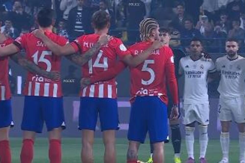 SKANDAL TOKOM MINUTA ĆUTANJA: Franc Bekenbauer IZVIŽDAN! (VIDEO)