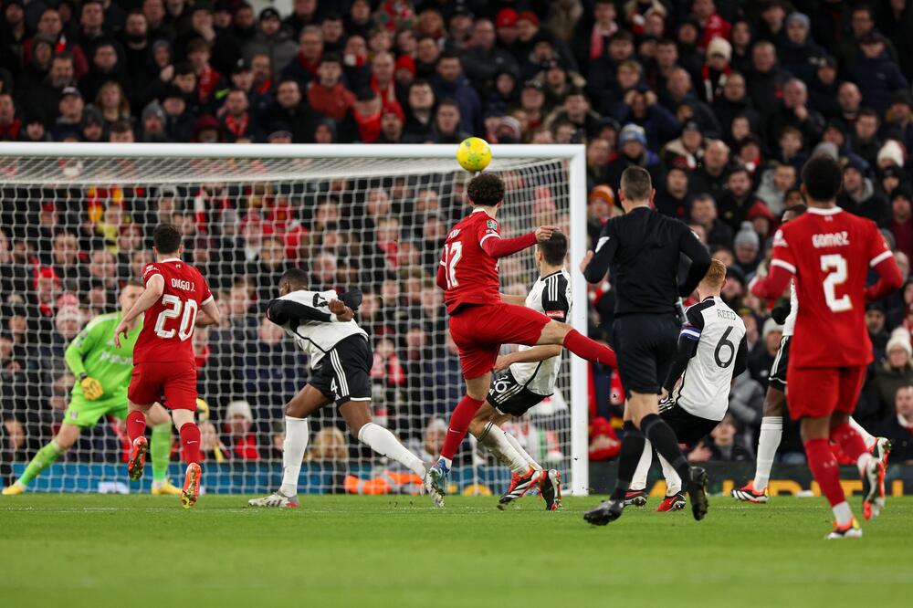 LIVERPUL STREPEO, PA ZA 3 MINUTA NOKAUTIRAO FULAM!