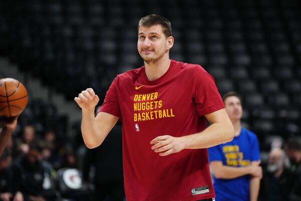 LEBRON STRAHUJE I ZA OSTALE REKORDE: Jokić postao najbolji u istoriji NBA i u ovome!