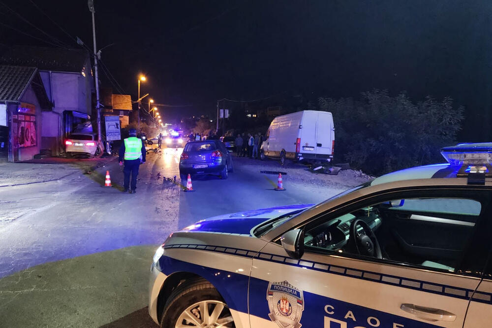 TEŠKA SAOBRAĆAJKA U NOVOM PAZARU: Vozač se ZAKUCAO u STAMBENI OBJEKAT pored PUTA, povređene 4 osobe