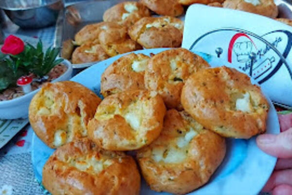 OVAKVE POGAČICE JOŠ NISTE JELI, BAKIN STARI RECEPT UGLEDAO SVETLOST DANA: Uz par TRIKOVA napravite savršenu UŽINU