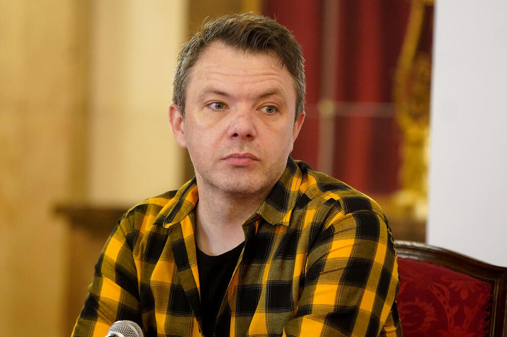 NJEGOV GLAS OBOŽAVATE DA ČUJETE, A DA NE ZNATE DA JE TO ON: Privatan život KRIJE, a ove detalje nije USPEO, LEGENDA