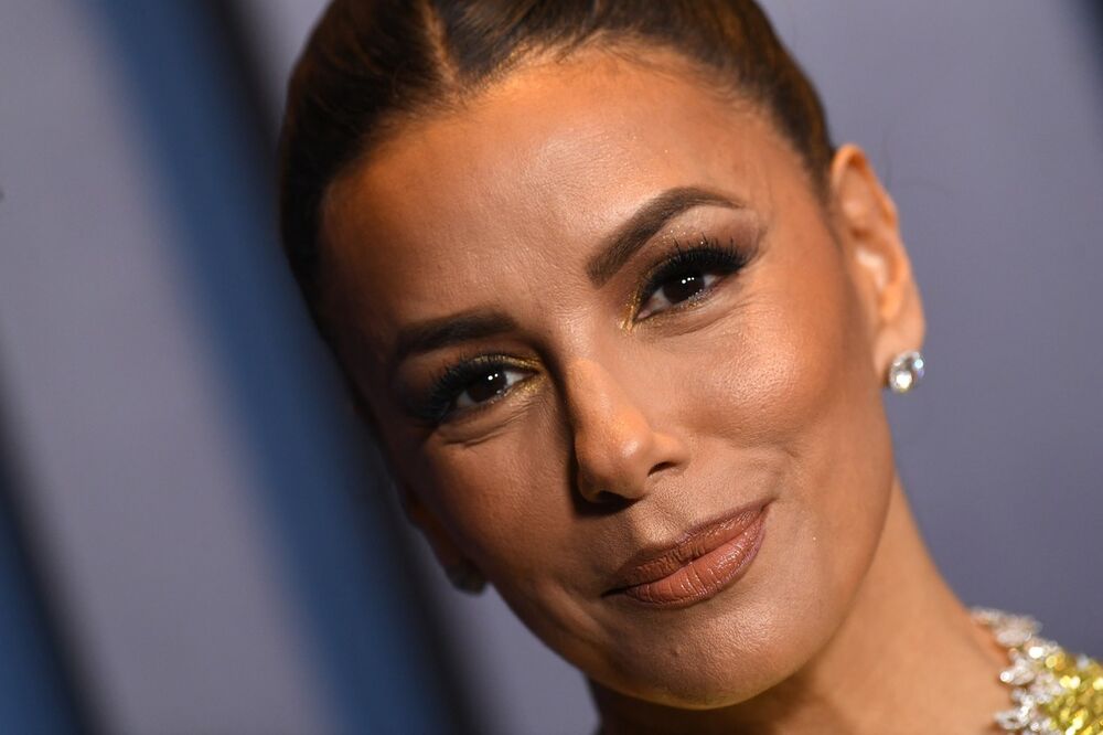 Očajna domaćica pozirala u izazovnoj haljini i oduševila sve