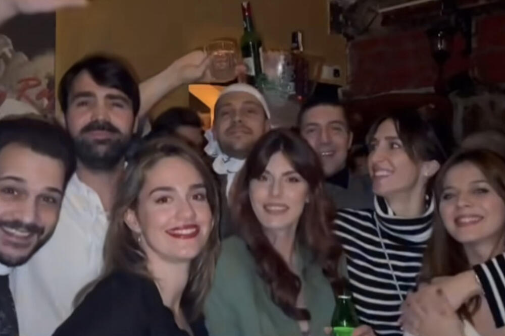 OVAKO BIKOVIĆ SLAVI ROĐENJE NASLEDNIKA: Ponosni OTAC najveseliji sa ČAŠOM U RUCI, snimak će vas ZASMEJATI DO SUZA