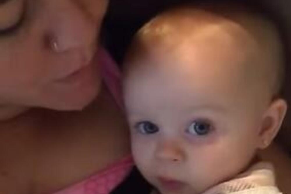 MAJKA JE REKLA BEBI "VOLIM TE" A ONDA JE DOBILA ODGOVOR ZBOG KOJEG JE ZANEMELA: Gledajte samo kako joj je UZVRATILA