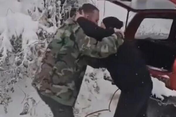 "JE**M TI PANAIJU, VERGLAJ JOŠ": Zbog ovoga što rade momci, LJUDI SU SE KRSTILI, postali su HIT (VIDEO)