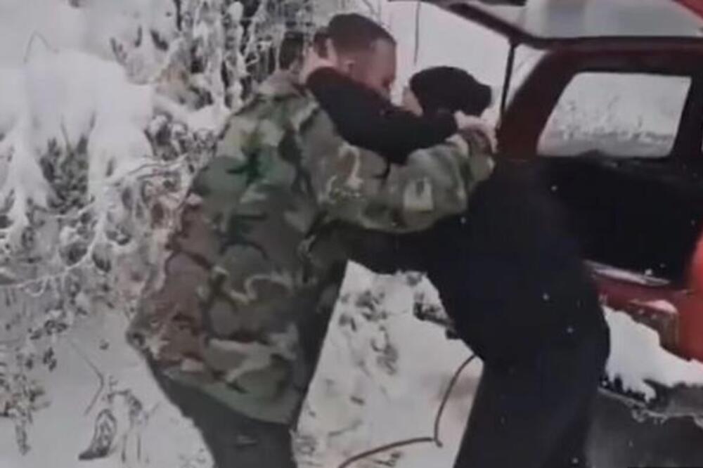 "JE**M TI PANAIJU, VERGLAJ JOŠ": Zbog ovoga što rade momci, LJUDI SU SE KRSTILI, postali su HIT (VIDEO)